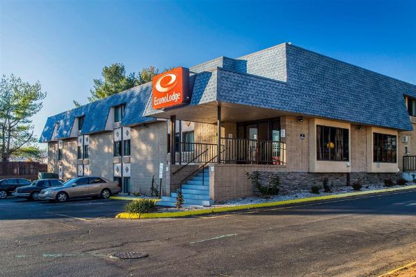 Econo Lodge Milldale - Southington - Bristol, CT
