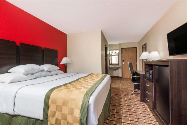 Days Inn By Wyndham Muncie -Ball State University - Muncie, IN