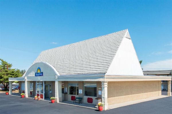Days Inn By Wyndham Frankfort - Frankfort, KY