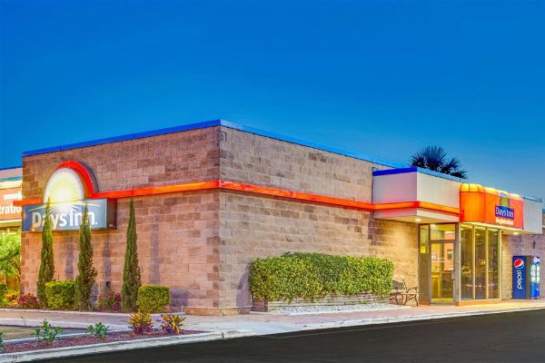Days Inn By Wyndham Bradenton - Near The Gulf - Bradenton, FL