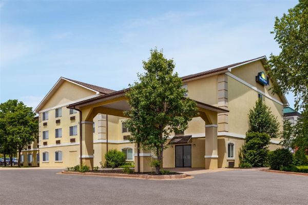 Days Inn By Wyndham Kansas City International Airport - Kansas City