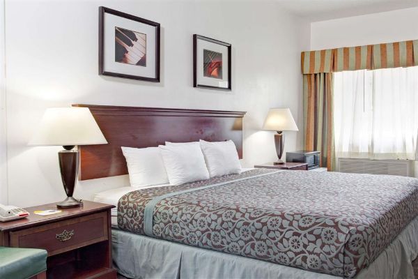 Days Inn By Wyndham Federal Way - Tacoma, WA