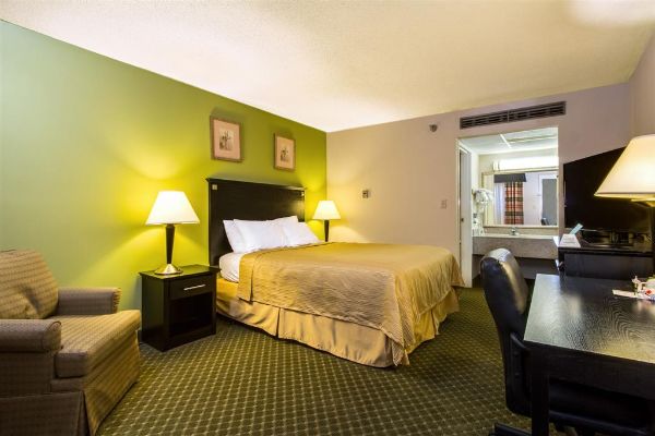 Quality Inn & Suites Moline - Quad Cities - Davenport, IA