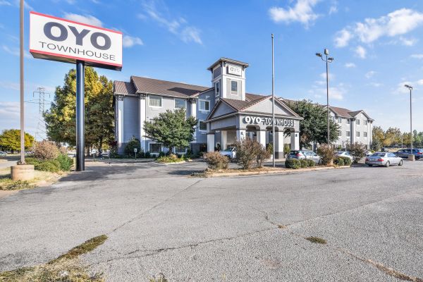 Oyo Townhouse Oklahoma City Airport - Oklahoma City, OK