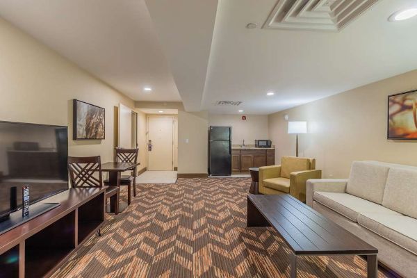Doubletree By Hilton Lawrence - 로렌스