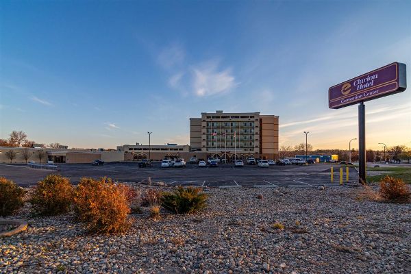 Clarion Hotel Convention Center - Minot, ND