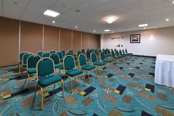 Days Inn By Wyndham Plattsburgh - Plattsburgh, NY