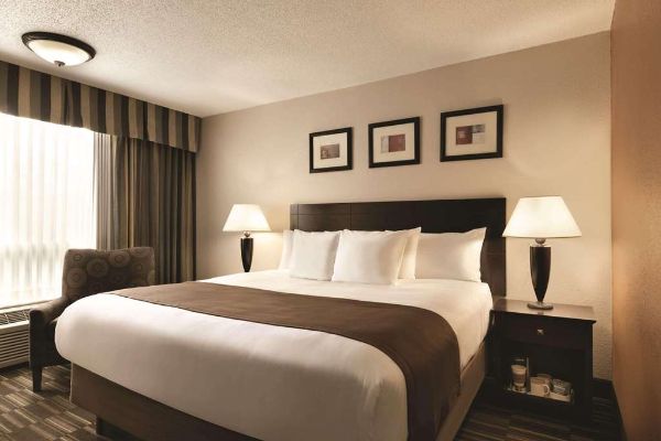 Radisson Hotel Louisville North - New Albany, IN