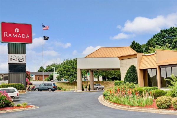 Ramada By Wyndham Statesville - Statesville, NC