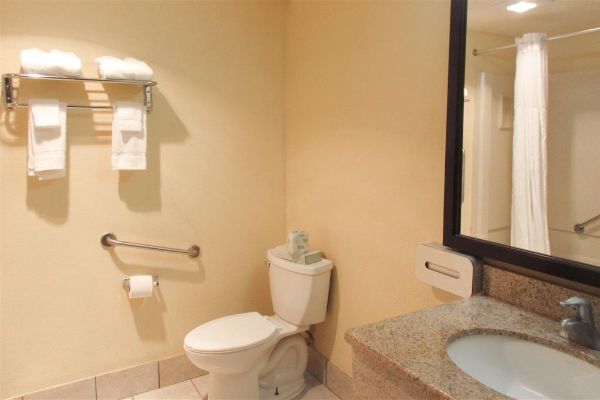 Quality Inn & Suites Cincinnati Uptown Norwood - Cincinnati, OH