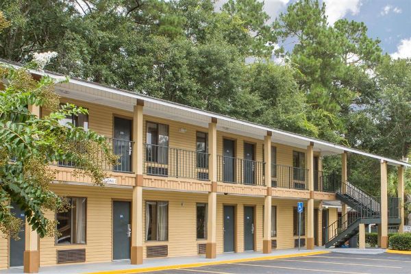 Howard Johnson By Wyndham Dothan - Dothan, AL
