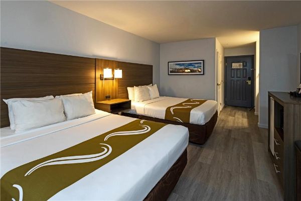 Quality Inn & Suites Tulare - Tulare, CA