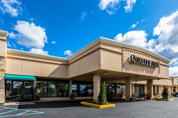 Quality Inn University - Lansing, MI