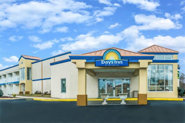Days Inn By Wyndham Carlisle North - Carlisle, PA