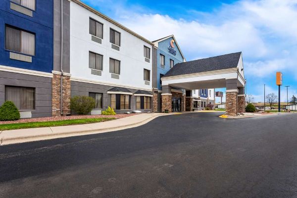 Comfort Inn & Suites Kenosha-pleasant Prairie - Kenosha, WI
