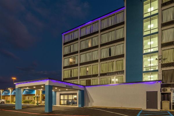 Baymont By Wyndham Laredo - Laredo, TX