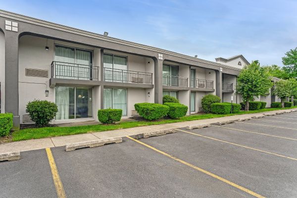 Red Carpet Inn & Suites Philadelphia Northeast - Bensalem, PA