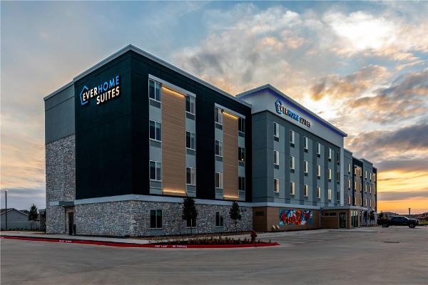 Everhome Suites Bastrop - Bastrop, TX