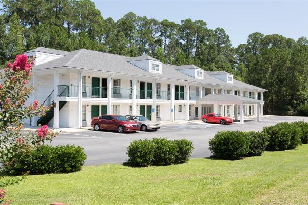 Super 8 By Wyndham Statesboro - Statesboro, GA