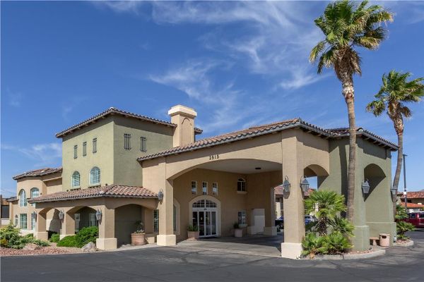 Best Western Plus A Wayfarer's Inn And Suites - Kingman, AZ