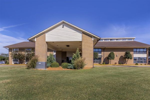 Quality Inn & Suites Stuttgart North - Stuttgart, AR