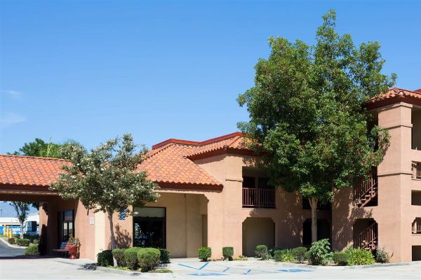 Days Inn By Wyndham Fontana / Rialto - Rialto, CA