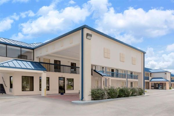 Super 8 By Wyndham Hattiesburg South - Hattiesburg, MS