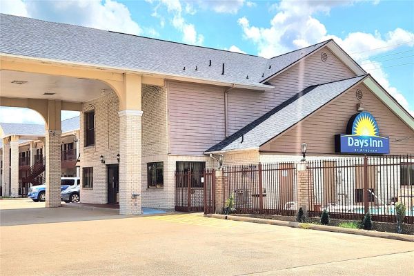 Days Inn By Wyndham Navasota - Navasota, TX