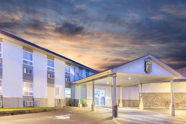 Super 8 By Wyndham Kenora - Kenora