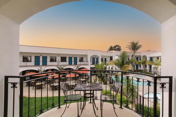 Oxford Suites Pismo Beach - Pismo Beach, CA