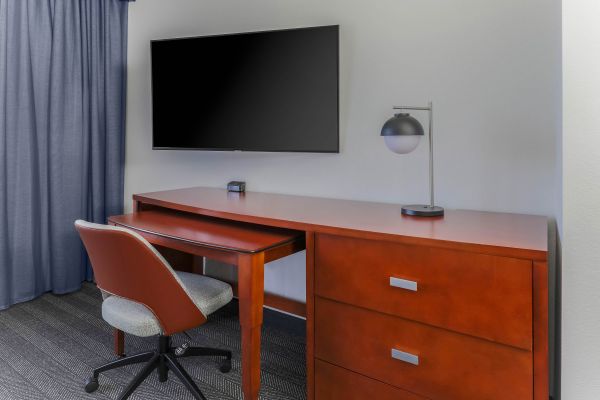 Courtyard By Marriott Austin Airport - Austin, TX