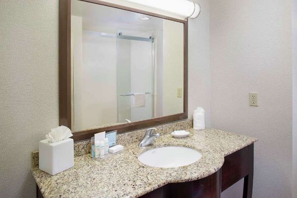 Hampton Inn By Hilton Garden City Long Island - Garden City, NY