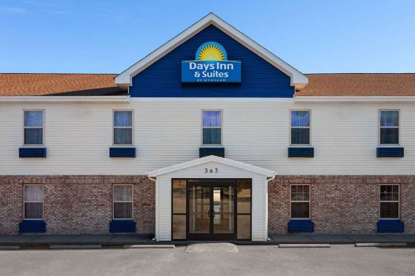 Days Inn & Suites By Wyndham Sellersburg - New Albany, IN