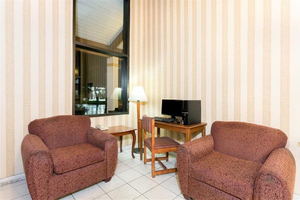 Super 8 By Wyndham Riviera Beach West Palm Beach - Palm Beach Gardens, FL