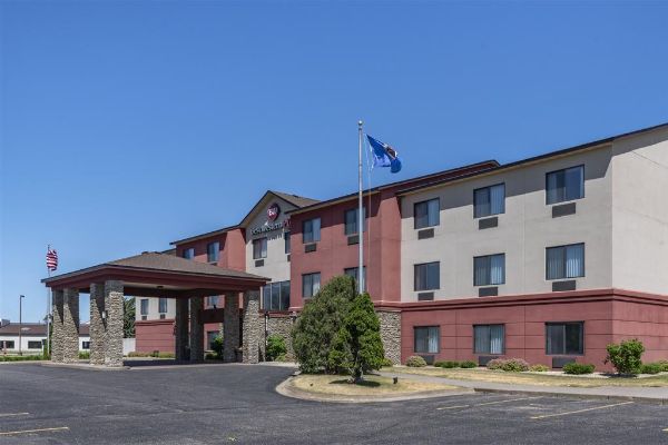 Best Western Plus Chelsea Hotel - Buffalo, MN