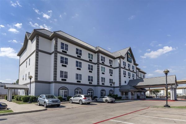 Quality Inn & Suites I-35 E/walnut Hill - Dallas