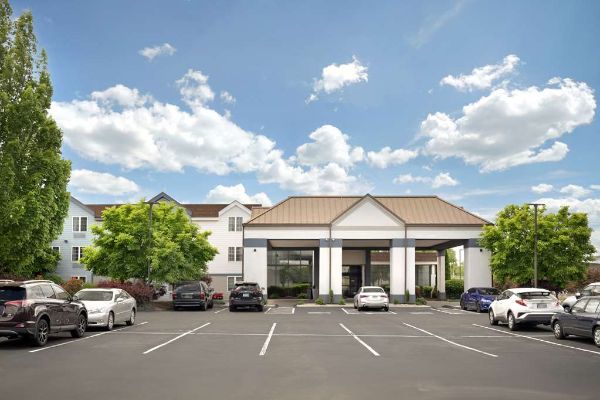 Best Western Hartford Hotel & Suites - East Hampton, CT