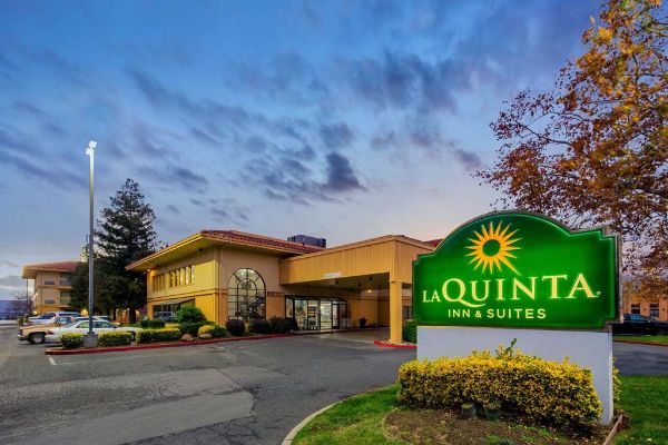 La Quinta Inn & Suites By Wyndham Oakland - Hayward - Oakland, CA