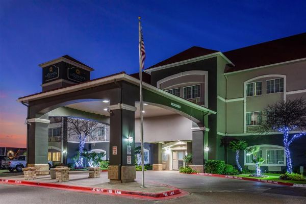 La Quinta Inn & Suites By Wyndham Laredo Airport - Laredo, TX