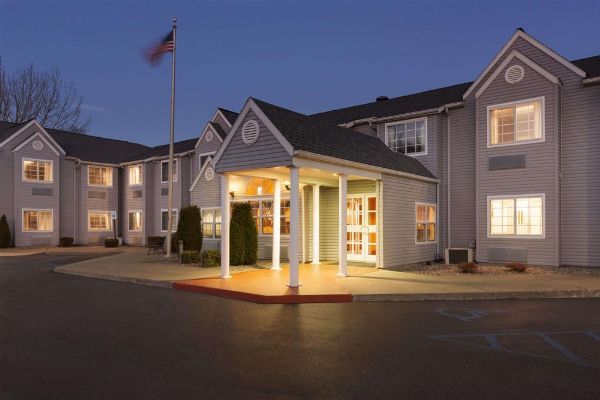 Microtel Inn By Wyndham Albany Airport - Albany, NY