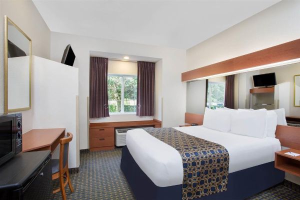 Microtel Inn & Suites By Wyndham Leesburg/mt Dora - Leesburg, FL
