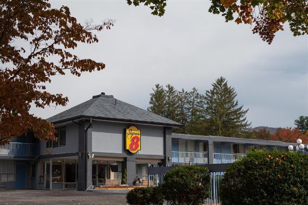 Super 8 By Wyndham Black Mountain - Black Mountain, NC