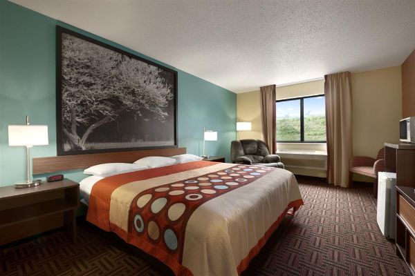 Super 8 By Wyndham Peoria East - Peoria, IL