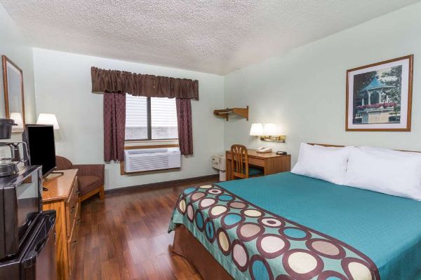 Super 8 By Wyndham Gallipolis Pt Pleasant Area - Point Pleasant, WV