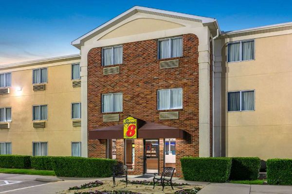 Super 8 By Wyndham Grapevine/dfw Airport Northwest - Grapevine, TX