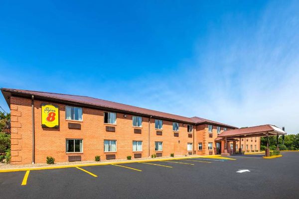 Super 8 By Wyndham Fairmont - Fairmont