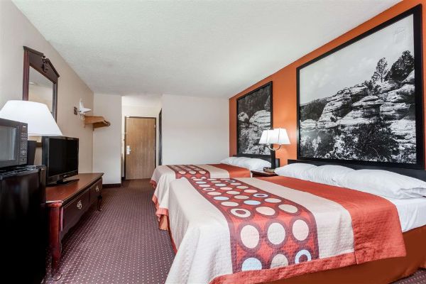 Super 8 By Wyndham Harrisburg - Harrisburg, IL