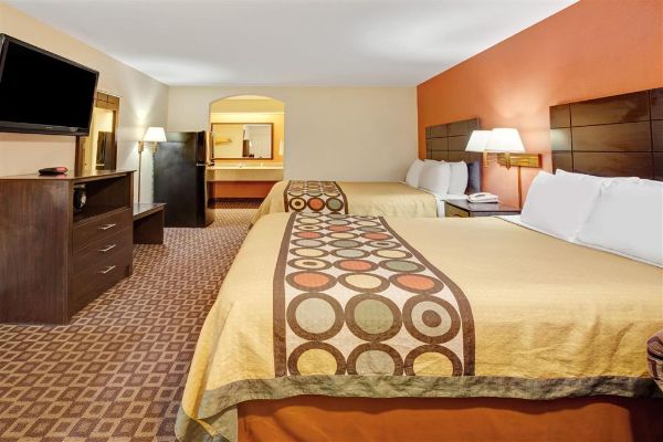 Super 8 By Wyndham Mont Belvieu/baytown East - Baytown, TX