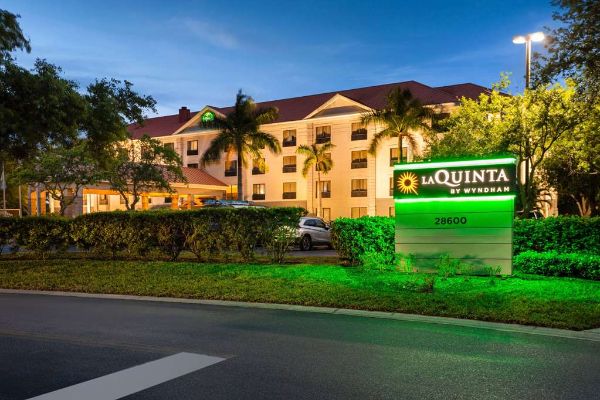 La Quinta Inn & Suites By Wyndham Bonita Springs Naples N. - Naples, FL
