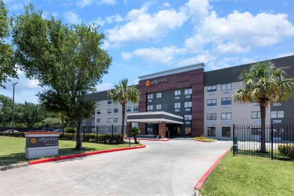 La Quinta Inn & Suites By Wyndham Houston Nw Brookhollow - Houston, TX